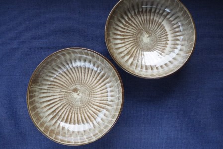 小石原焼　太田熊雄『刷毛目手皿』、黄布＆共箱付 Amazon.co.jp: 小石原焼 太田熊雄『刷毛目手皿』、黄布＆共箱付 : おもちゃ