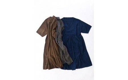ふるさと納税 服 福岡県 大木町 手染めコットンセンターギャザーワンピース　GRAY（草木染）　AO056 手染めコットンセンターギャザーワンピース GRAY（草木染