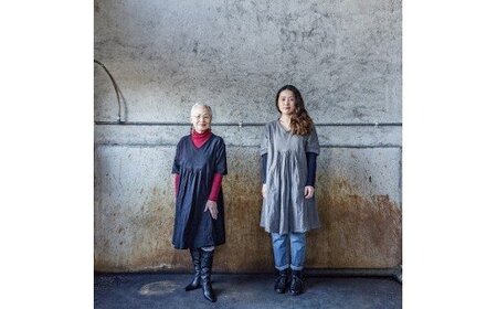 手染めコットンセンターギャザーワンピース BLACK（泥藍染）　AO064