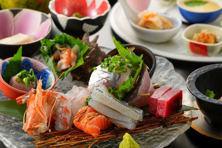 古湯・熊の川温泉 清川 ペア宿泊券 地場産品付き 温泉旅館 1泊2食 古湯温泉 離れ 最上級の客室 半露天風呂 テラス付き 人気：C334-001