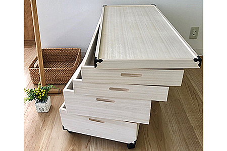 桐たんす 移動も楽々キャスター付の着物収納 桐箱浅深4段：B850-008