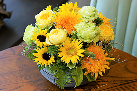 【定期便12回】季節の生花のフラワーアレンジメント：C310-003