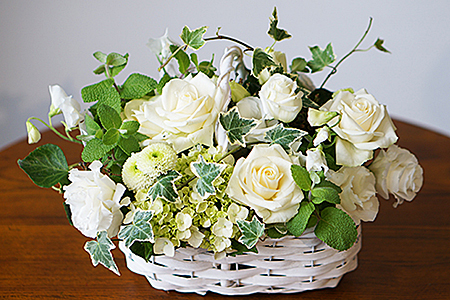 【定期便12回】季節の生花のフラワーアレンジメント：C310-003