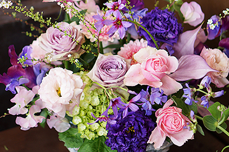 【定期便12回】季節の生花のフラワーアレンジメント：C310-003