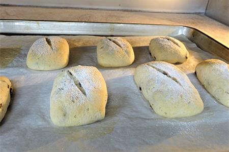 グルテンフリーのパン4種類×各2個(合計８個）「黒糖・リスティックココアチョコ・リスティッククルミ・イングリッシュマフィン(プレーン）」 グルテンフリー 数量限定