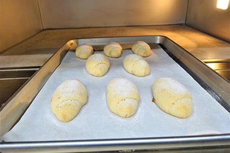 グルテンフリーのパン4種類×各2個(合計８個）「黒糖・リスティックココアチョコ・リスティッククルミ・イングリッシュマフィン(プレーン）」 グルテンフリー 数量限定