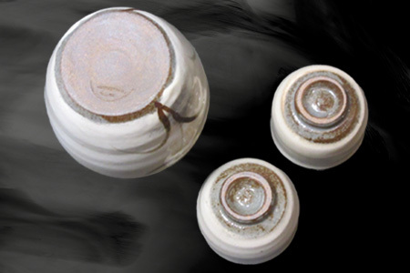 唐津焼 絵粉引唐津酒器セット(登り草) 徳利1個・ぐい飲み2個 お酒