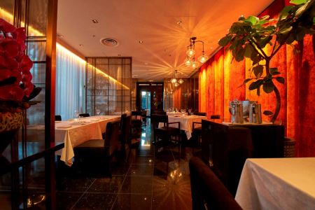 【赤坂/ミシュラン2022掲載】赤坂 桃の木 特産品 厳選食材ディナーコース 2名様(1年間有効) お店でふるなび美食体験 FN-Gourmet569062