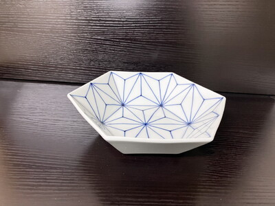 伊万里焼 麻の葉亀甲中鉢 165-H1074