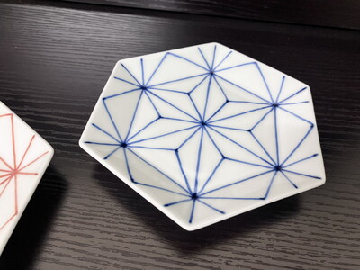 伊万里焼 麻の葉亀甲小皿(青・赤)セット 165-H1075