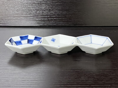 伊万里焼 市線花（青・赤）亀甲三品盛 165-H1067