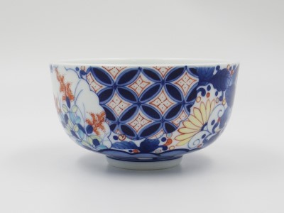 【伊万里焼】「色鍋島丸に唐花文小丼」色鍋島・伊万里・鍋島・磁器・市川光山窯 022-H997