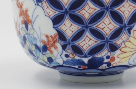 【伊万里焼】「色鍋島丸に唐花文小丼」色鍋島・伊万里・鍋島・磁器・市川光山窯 022-H997