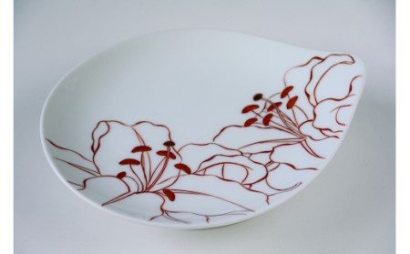 【伊万里焼】線描きカサブランカ・バラ変形皿(色・柄選択、どちらか1枚をお届け) 135-H739