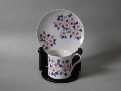 【伊万里焼】市川冬山窯「色鍋島桜文珈琲碗」 037-H1235