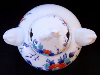 【伊万里焼】市川冬山窯「色鍋島牡丹文遊環香炉」 037-H1237