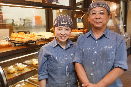 【隔月2回定期便】4種類のパン焼きたての味直送便(H111114)