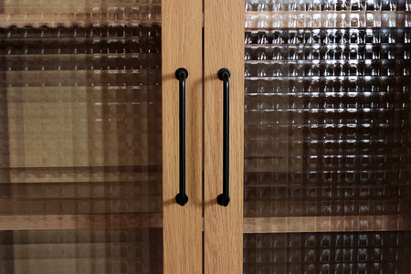 ぱぁるさん専用　木製ガラス扉キャビネット【引き取りの場合は送料分値引きします】 ぱぁるさん専用 木製ガラス扉キャビネット【引き取りの場合は送料分