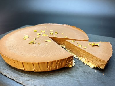 EG085_腸や皮膚の健康を維持する栄養素＜食物繊維24.1g、亜鉛9.6mg＞☆美容と健康に良いVegan raw cakeプレミアムチョコレート【M】