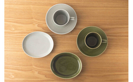 【あじわいのあるハンドメイド】Colorta コーヒーカップ ＆ ケーキ皿 4点セット【KIHARA】有田焼 カップ&ソーサー ティーカップ 楕円皿 ケーキ皿 取皿 グレー グリーン オリーブ うつわ 器 食器 シンプル ペア 食洗機対応 キハラ A45-365