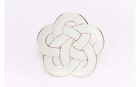 有田焼 金線梅むすび 銘々皿 ・ 小皿 4点セット【丸兄商社】食器 器 うつわ 陶磁器 食器セット 4枚 セット 皿 小皿 取皿 梅 結び 縁起物 お祝い お正月 おせち ハレの日 白磁 A40-402