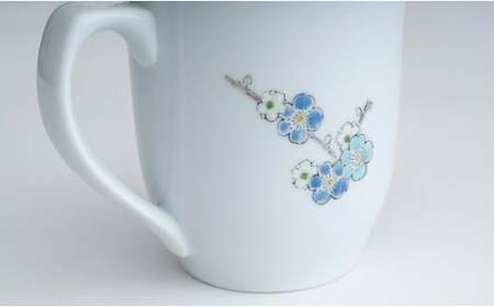 肥前赤絵窯元 鷹巣 梅文様 マグカップ（青）食器 うつわ 器 コーヒーカップ マグカップ 陶磁器 有田焼 A24-125
