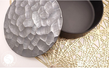 有田焼 銀彩槌目ふたもの（李荘窯 / 深海三龍堂） 食器 おしゃれ ボンボニエール 蓋付 小物入 宝箱 伝統工芸 30000円 3万円 A30-773