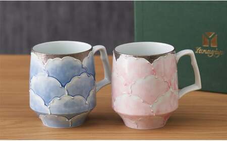 プラチナ牡丹モーニングマグカップ（ピンク・ブルー）ペア 柳屋 和食器 有田焼 食器 うつわ 器 ぼたん 花 プラチナ かわいい おしゃれ マグ カップ コーヒーカップ 2個セット ペアセット ギフト 贈答 35000円 3.5万円 A35-506