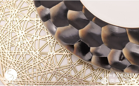 有田焼 槌目模様プレート＋GOLDマット（李荘窯 / 深海三龍堂） 食器 おしゃれ お皿 プレート 大皿 ランチョンマット 李荘 A40-244