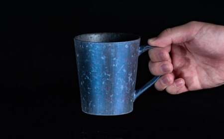 【NYが認めた煌めくマグ】有田焼 麟 Lin マグカップ 2個セット（Blue & Emerald）化粧箱入り パールの光が美しいカップ【金照堂】マグカップ おしゃれ 人気 磁器 ブルー エメラルド ペア A45-377