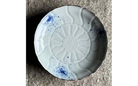 有田焼 吹き墨縁錆睡蓮彫 和皿 2枚セット【有田焼 花伝作】食器 器 うつわ 皿 和皿 小皿 取皿 2枚 セット 吹き墨 渕錆 ホワイト ブルー 電子レンジ対応 A20-661