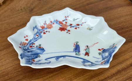 有田焼 色絵梅花人物文木の葉形銘々皿 2枚 セット 【有田焼 花伝作】食器 器 うつわ 和皿 銘々皿 上品 日本食 梅 花 銘々皿 35000円 A35-379