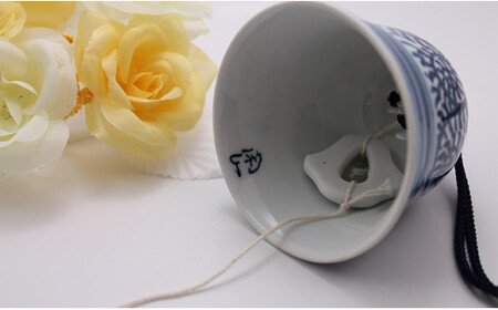 有田焼風鈴 たこ唐草紋様 【二宮閑山】 夏 音色 ふうりん 磁器風鈴 プレゼント贈り物 A12-204