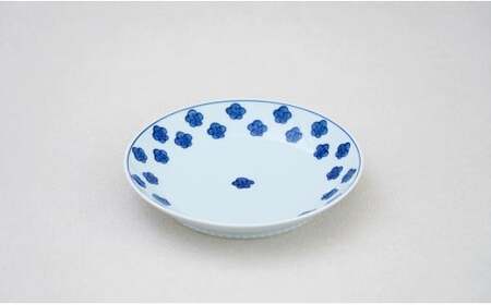 【宇賀なつみさんおすすめ！】有田焼 染付梅散し 深皿【源右衛門窯】食器 器 うつわ パスタ皿 カレー皿 手描き A35-384