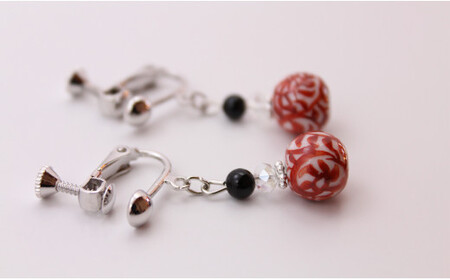 二宮閑山 有田焼赤たこ唐草紋様イヤリング おしゃれ アクセサリー 磁器 A15-368