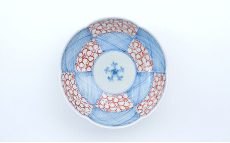 有田焼 文青 輪花預け鉢 市松花弁紋・地紋 2個セット【まるぶんオリジナル】食器 器 うつわ 磁器 陶磁器 和食器 皿 鉢 小鉢 付 赤絵 初期伊万里 手描き お正月 ハレの日 赤 青 A40-382