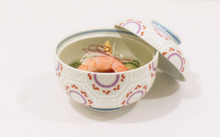 銀彩が華やか！保温性や衛生面で安心の蓋付茶碗 錦銀彩車懸り 有田焼 幸楽窯 A24-9