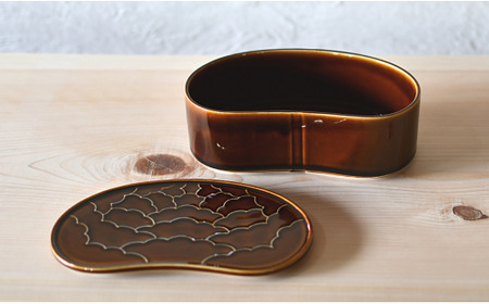 有田焼 飴釉 繭型蓋物【ARITAYAKI-STORE】食器 うつわ ハレの日 めでたい おもてなし おせち 高級食器 ハンドメイド A24-147