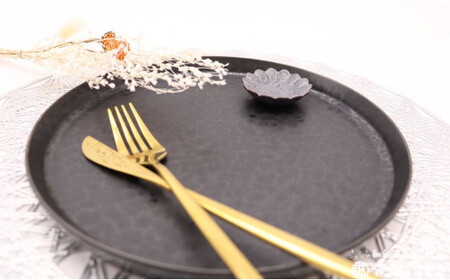 有田焼 上質な黒でワンランク上のコーディネート［プレート＋花豆皿］深海三龍堂 A18-191