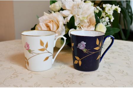 香蘭社◆有田焼◆薔薇ペアマグカップ