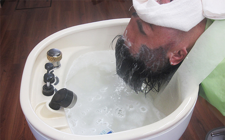 頭、顔、耳すべてスッキリ！フルコース（カット、シャンプー、顔剃り込）