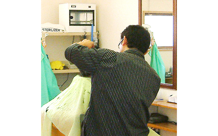 頭、顔、耳すべてスッキリ！フルコース（カット、シャンプー、顔剃り込）