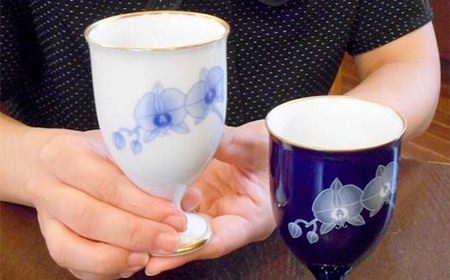 香蘭社◆有田焼◆胡蝶蘭ペアワインカップ