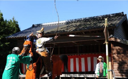 バイリンガル絵本「馳け巡る〜ぼくのまちのやぶさめ〜」【CLUB RIO】[HBY001] 絵本 えほん 伝統芸能 流鏑馬