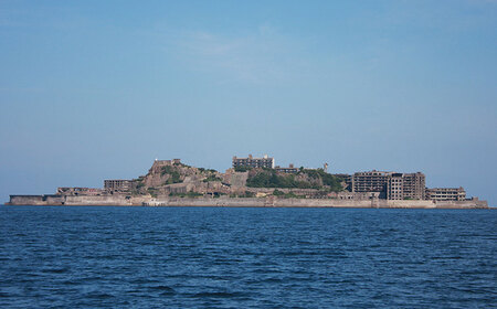 【7営業日以内発送】軍艦島 上陸 ツアー 1名様分 チケット ／ 産業革命遺産 乗船 優待券 軍艦島コンシェルジュ ツアー クルーズ 軍艦島デジタルミュージアム ロケ地 聖地巡礼 歴史 炭鉱 遺構 世界文化遺産 世界遺産 産業革命遺産 端島 長崎市 長崎県