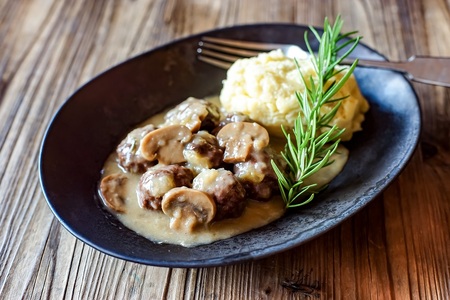 S-4602 ～TOMCAN～ 新得町産お肉の缶詰セット（木箱入り）全６缶