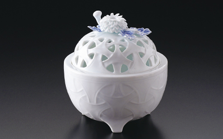 〈平戸窯悦山〉一四代平戸悦山｢菊置きこまつなぎ香炉｣