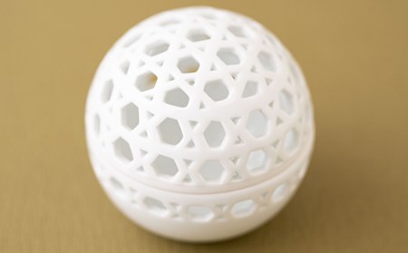 みかわち焼 白磁透かし彫の蓋物