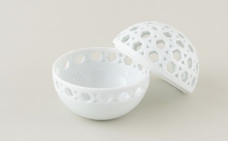 みかわち焼 白磁透かし彫の蓋物