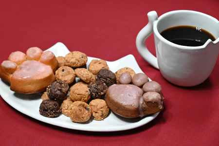 【2026年2月より順次発送】 AI192 三毛猫 オートミールクッキー 足あと 焼きドーナツ 2個 [ 長崎県 島原市 ]